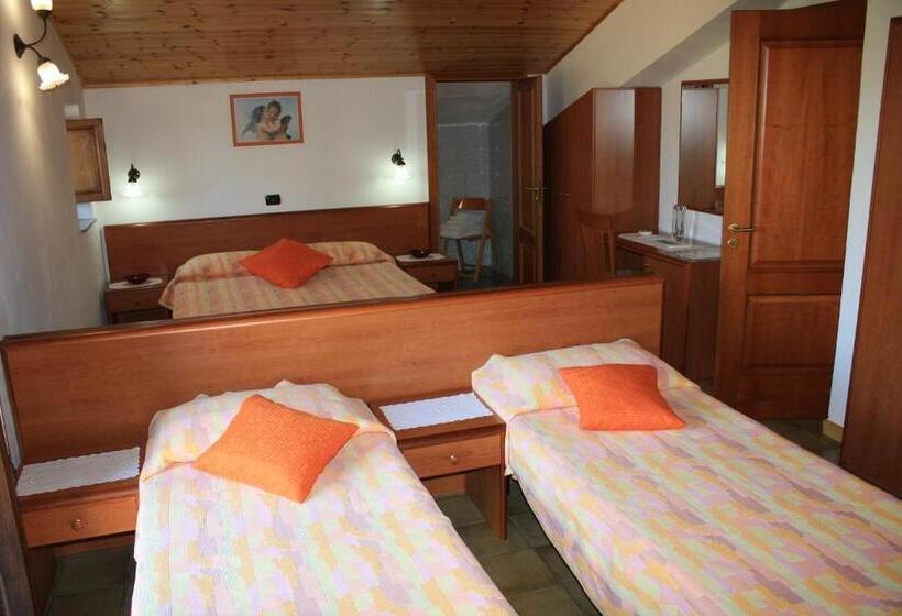 اتاق استاندارد چهارنفره با بالکن, B&b Villa Calagioli