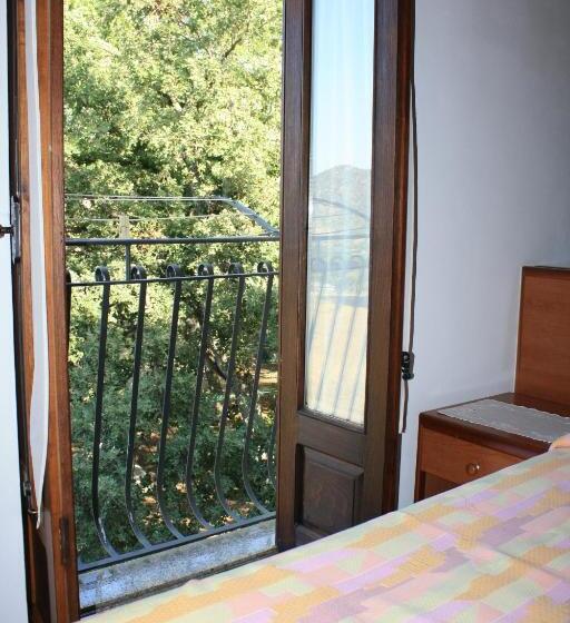 غرفة قياسية رباعية مزودة بشُرفة, B&b Villa Calagioli