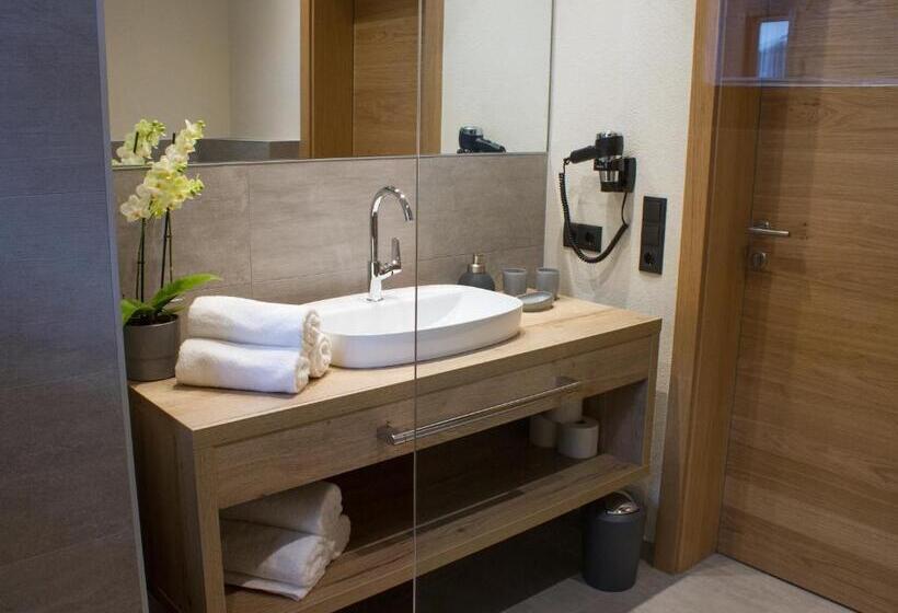 إستديو قياسى مزود بشرفة, Panorama Apart Weisses Rössl