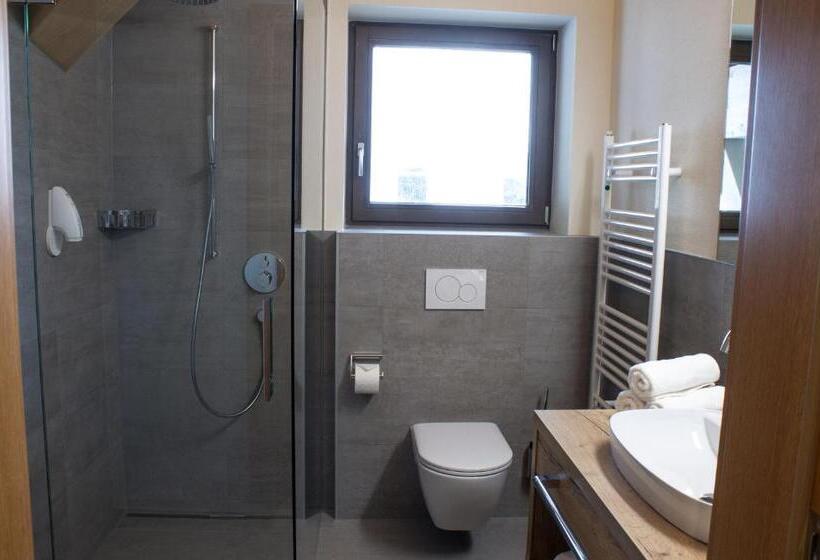 إستديو قياسى مزود بشرفة, Panorama Apart Weisses Rössl