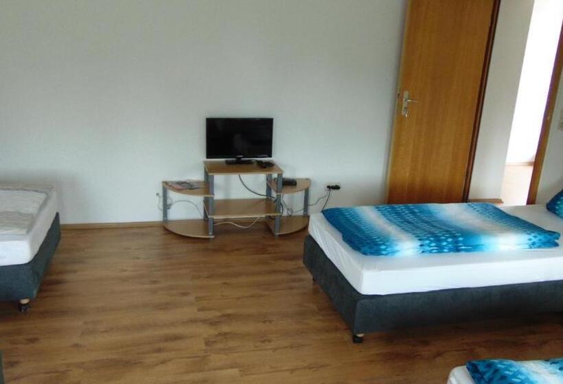 Quarto Quádruplo Standart Casa de Banho Partilhada, Hostel Schützenbrücke