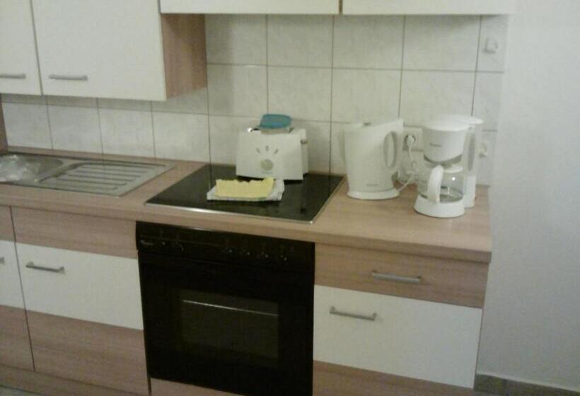 Номер Стандарт Четырехместный Совместный Санузел, Hostel Schützenbrücke