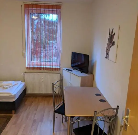 バスルーム共有のトリプルスタンダード, Hostel Schützenbrücke