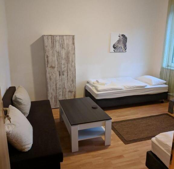 Quarto Triplo Standard Casa de Banho Partilhada, Hostel Schützenbrücke