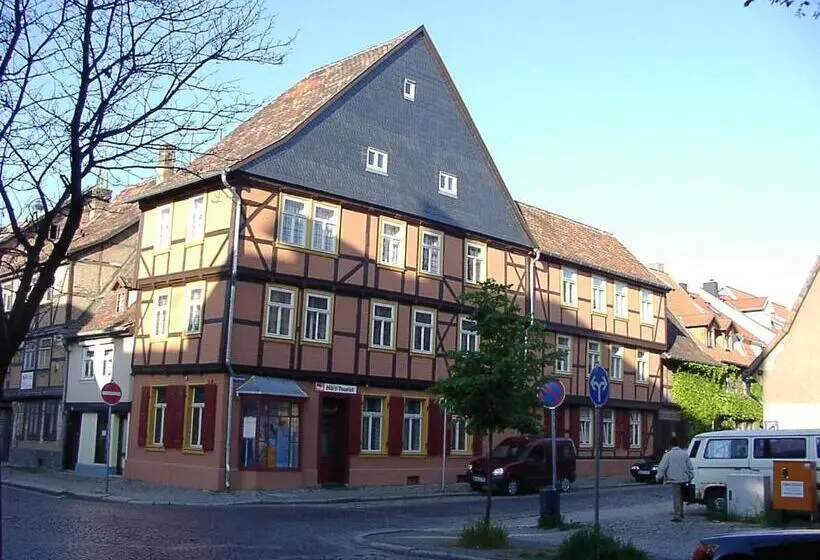 スタンダードスタジオ, Hostel Schützenbrücke