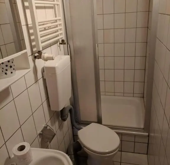 スタンダードスタジオ, Hostel Schützenbrücke