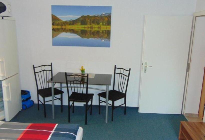 Estúdio Standard, Hostel Schützenbrücke