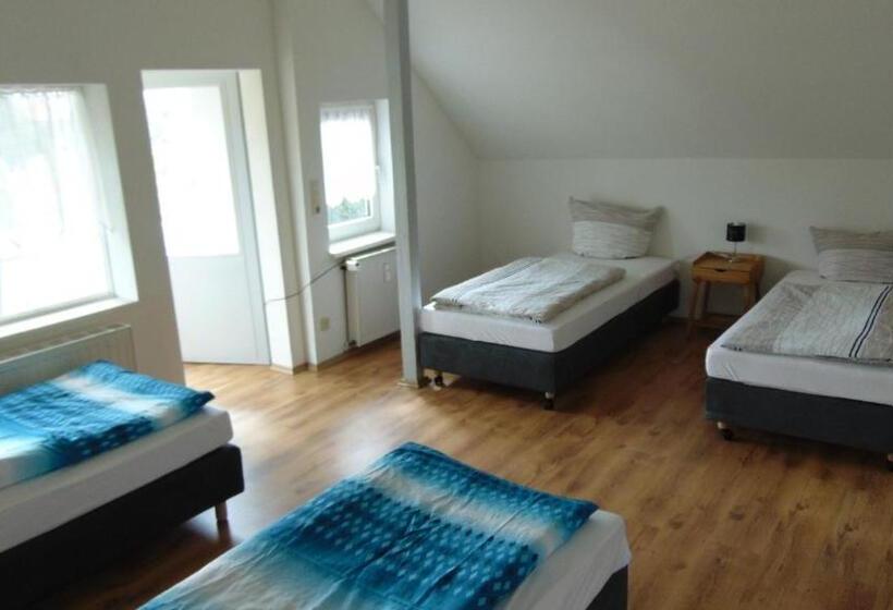 Quarto Quádruplo Standart Casa de Banho Partilhada, Hostel Schützenbrücke