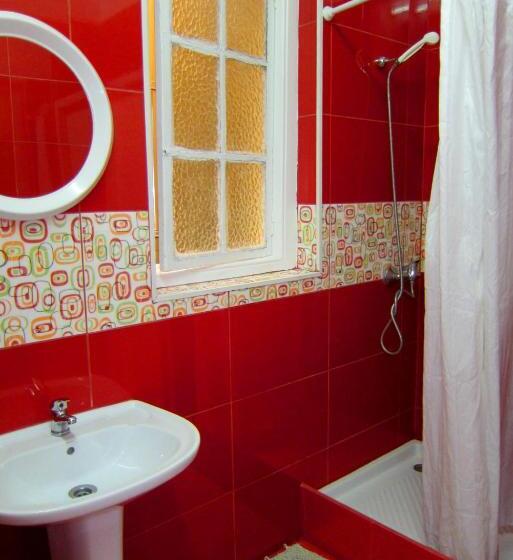اتاق استاندارد با سرویس بهداشتی مشترک, Duas Nações Guest House