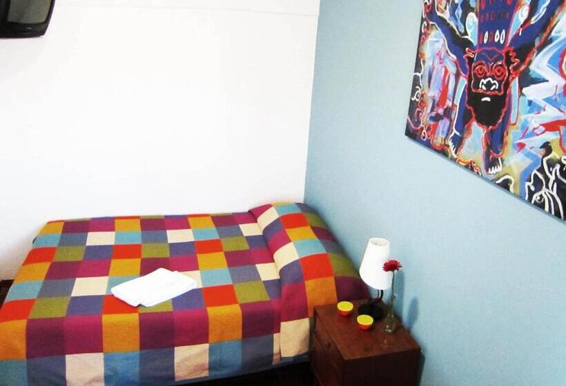 اتاق استاندارد با سرویس بهداشتی مشترک, Duas Nações Guest House