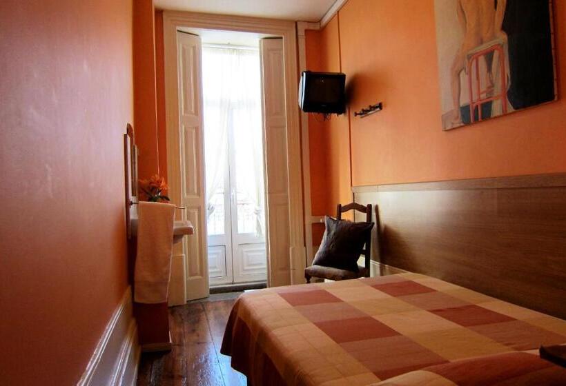 اتاق استاندارد با سرویس بهداشتی مشترک, Duas Nações Guest House