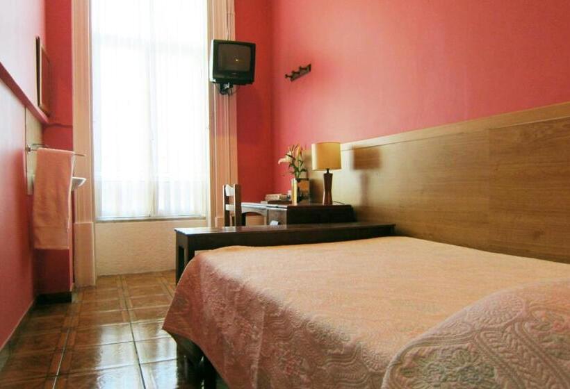 اتاق استاندارد با سرویس بهداشتی مشترک, Duas Nações Guest House