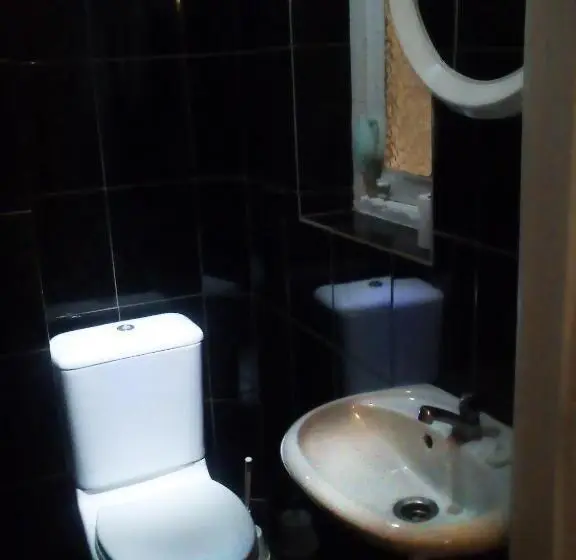 اتاق استاندارد با سرویس بهداشتی مشترک, Duas Nações Guest House