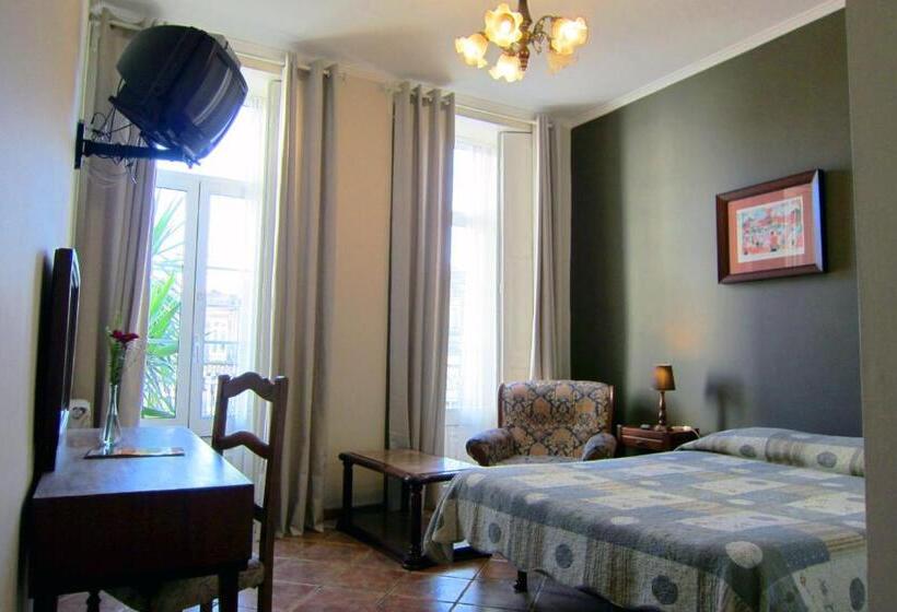 اتاق استاندارد با بالکن, Duas Nações Guest House