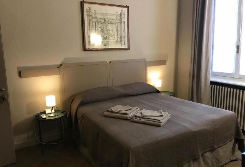 اتاق لوکس, Luigi In Palazzo Bianchi