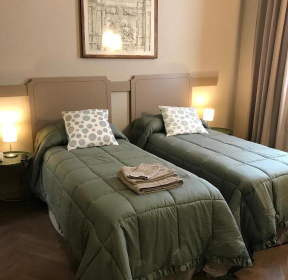 اتاق لوکس, Luigi In Palazzo Bianchi