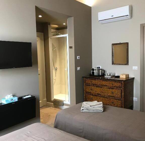 اتاق لوکس, Luigi In Palazzo Bianchi