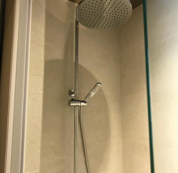 اتاق لوکس, Luigi In Palazzo Bianchi