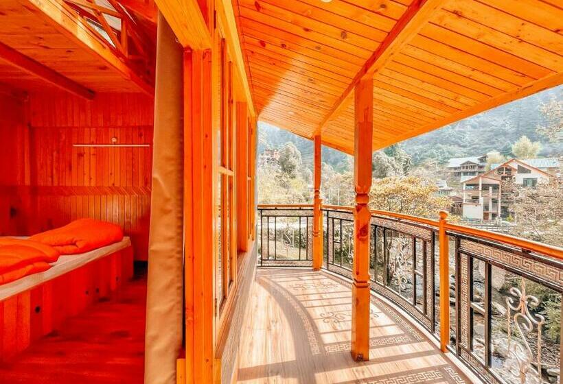 غرفة قياسية سرير كينج, Madpackers Jibhi   Of Streamsides & Waterfalls