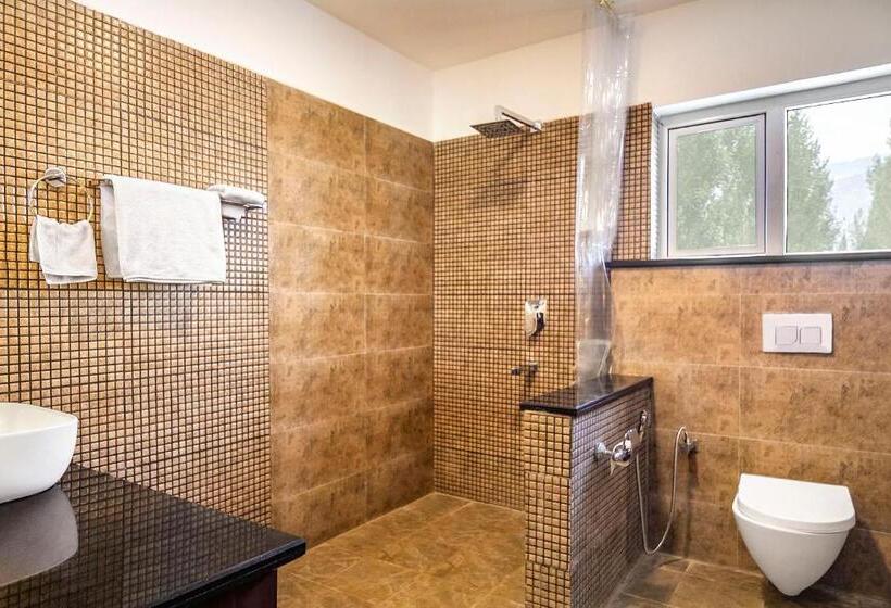 キングサイズベッドのスーペリアルーム, Angkasa Ladakh Resort