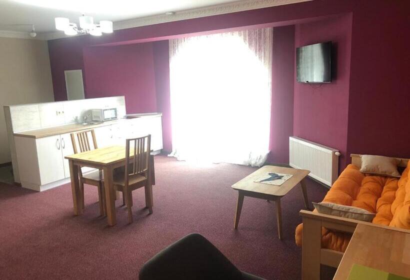 1 Bedroom Apartment with Views, дбайлива ципа