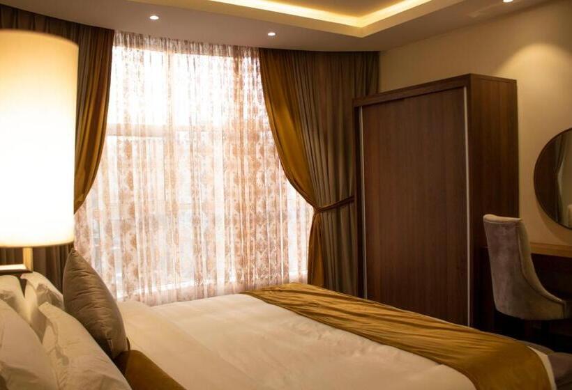 جناح جونيور, The Palace Hotel Suites   Al Badea