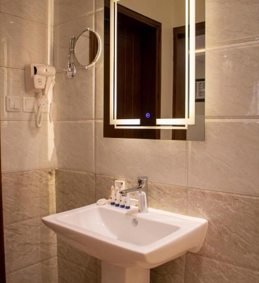 جناح جونيور, The Palace Hotel Suites   Al Badea