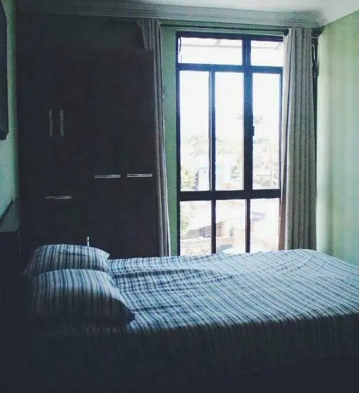 سوییت با چشم‌انداز کوه, Paradise Hostel E Flats