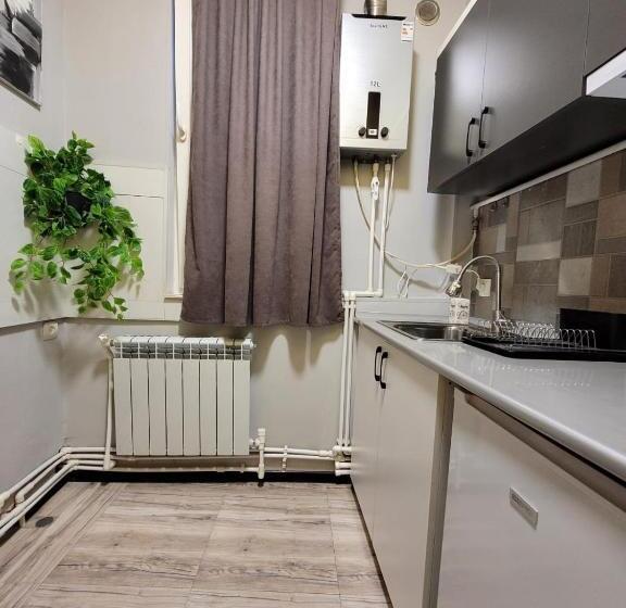 Standaard Studio, мини дом целиком около мед центра астхик