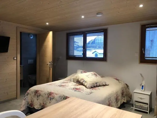استودیوی استاندارد, Chalet Croq Neige