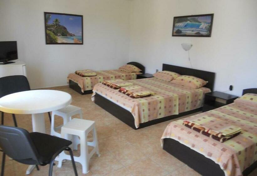 חדר סטנדרט לארבעה, стаи под наем таня безплатен паркинг на 100 метра