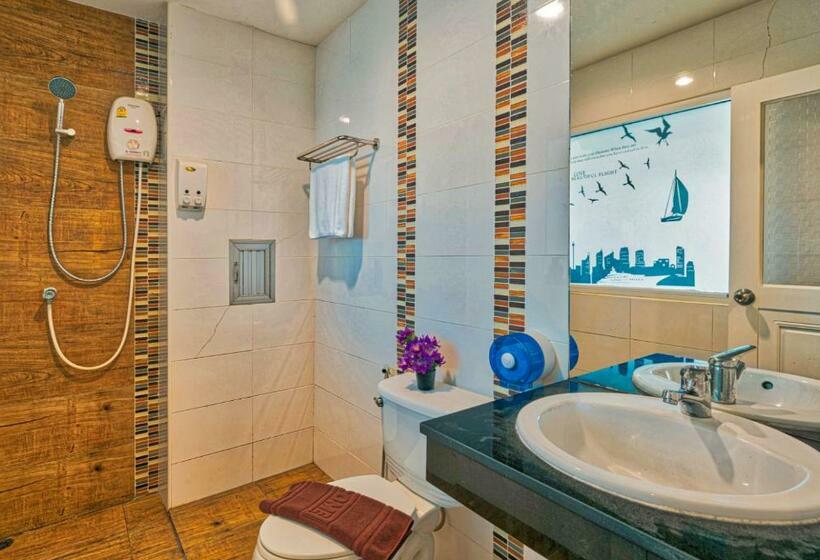 스탠다드 스튜디오, Tj Patong Hotel Sha Plus