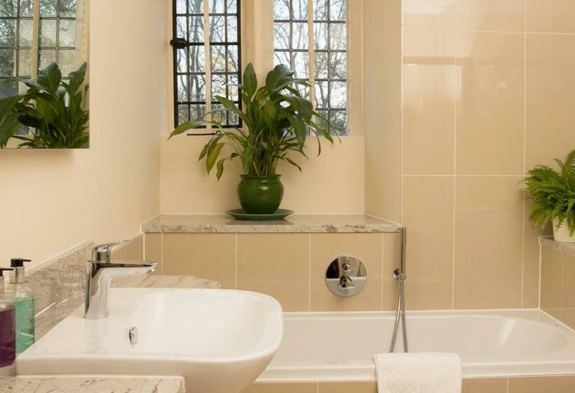 １ベッドルームハウス, Biggin Hall Country House