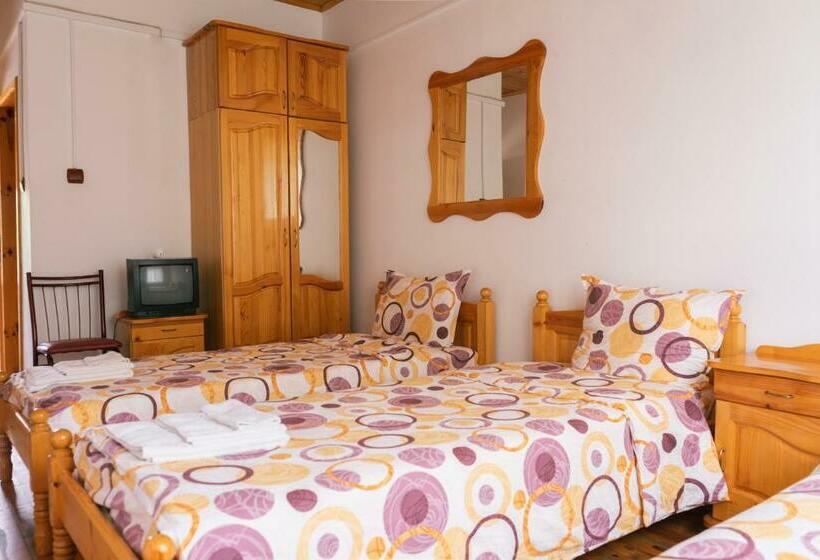 スタンダードトリプルルーム, гюмюрджински снежник