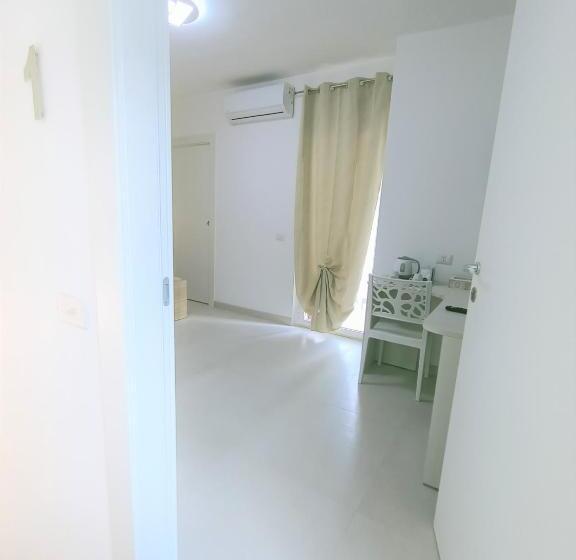 اتاق لوکس با بالکن, B&b Casa Denittis