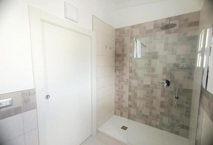 اتاق لوکس با بالکن, B&b Casa Denittis