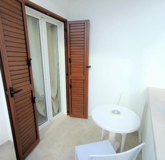 اتاق لوکس با بالکن, B&b Casa Denittis