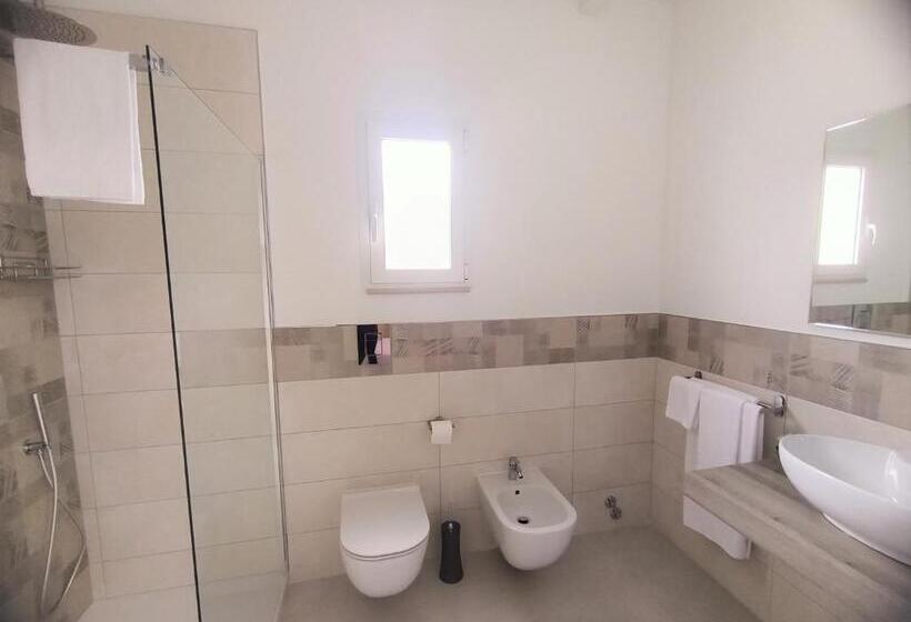 اتاق لوکس با بالکن, B&b Casa Denittis