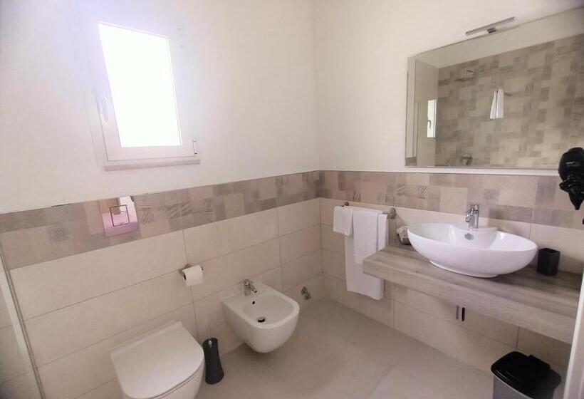 اتاق لوکس با بالکن, B&b Casa Denittis