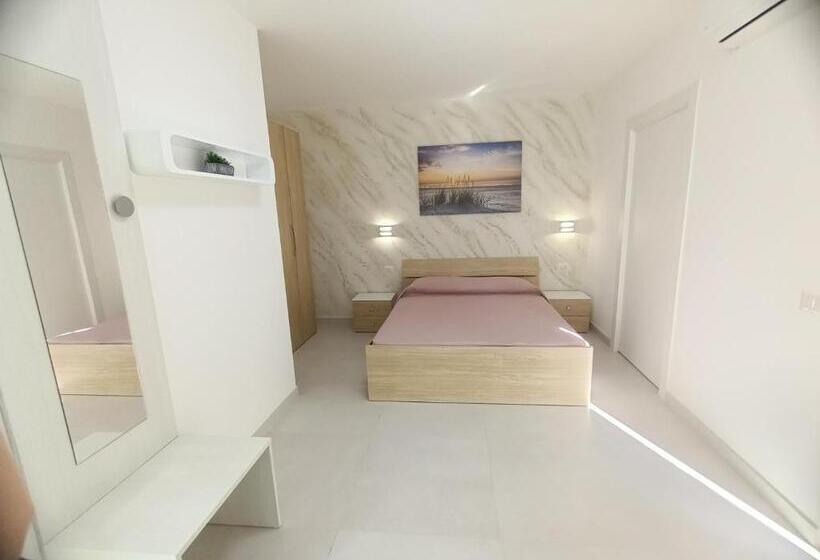 اتاق لوکس با بالکن, B&b Casa Denittis