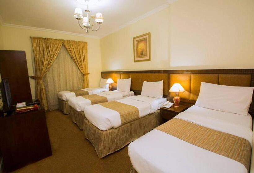 חדר משפחתי, Anwar Al Zahraa