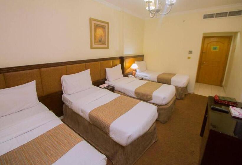 חדר משפחתי, Anwar Al Zahraa