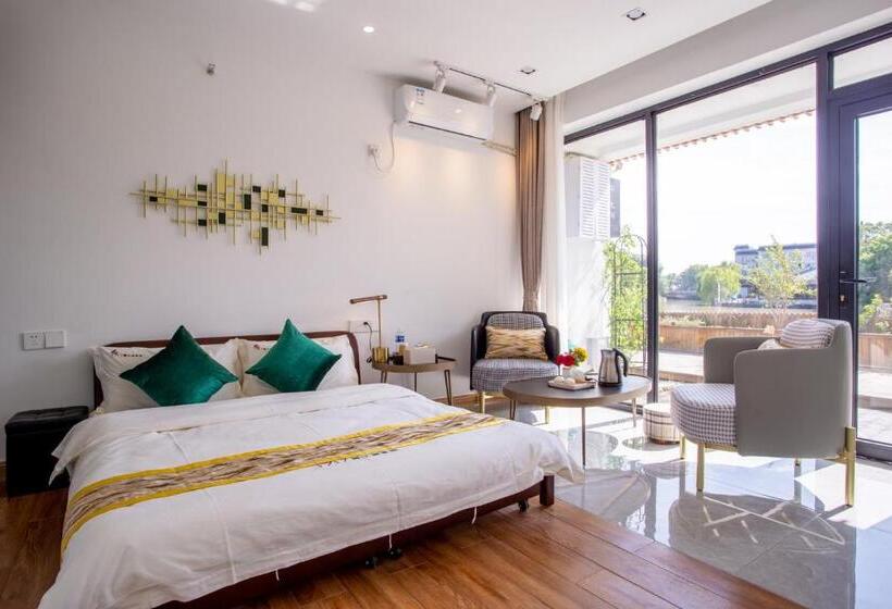 Люкс Вид на Реку, 同里泊·晓烟河景民宿