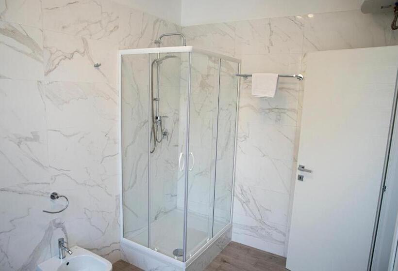 デラックストリプルルーム, Esseneto Rooms