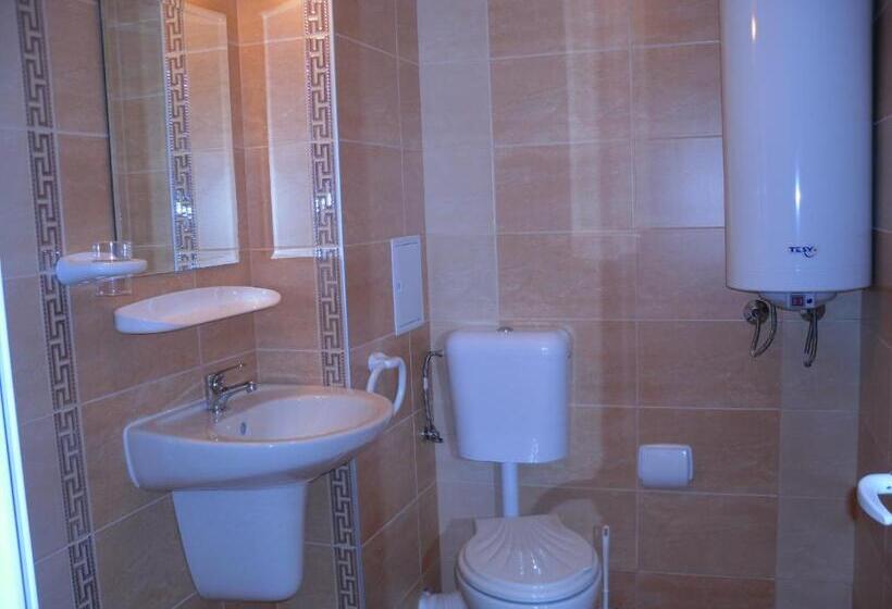 اتاق استاندارد با چشمانداز باغ, къща за почивка смокиня