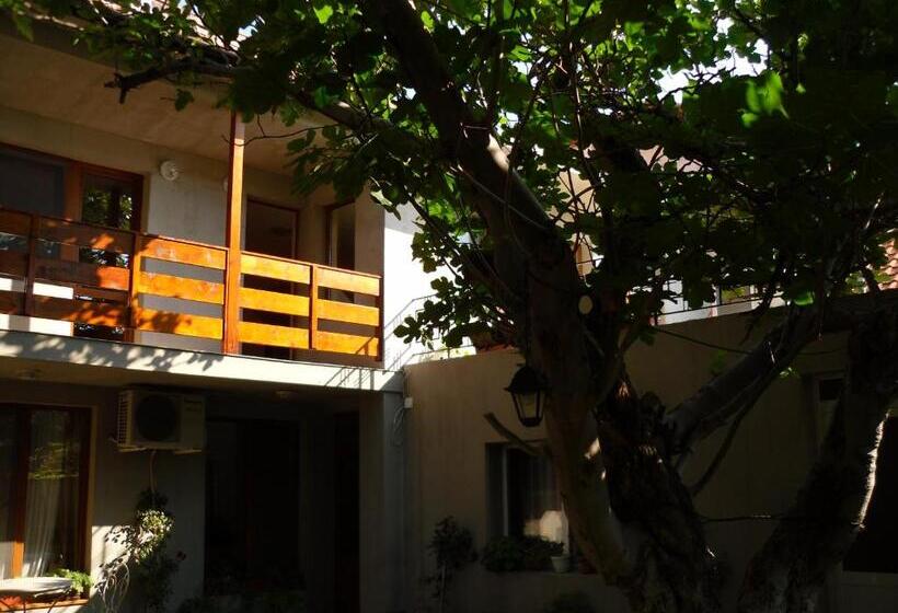 اتاق استاندارد با چشمانداز باغ, къща за почивка смокиня