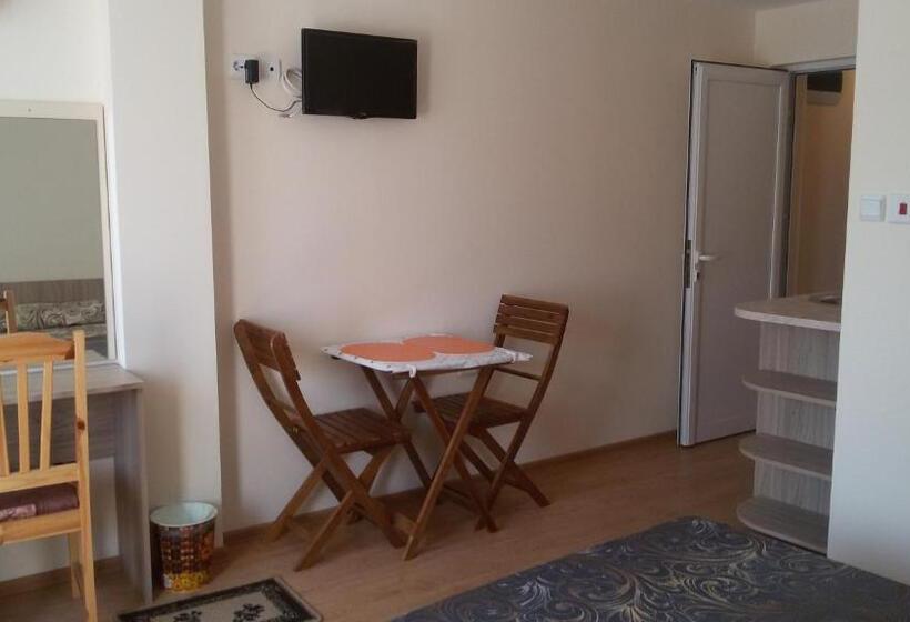 اتاق استاندارد با تراس, къща за почивка смокиня