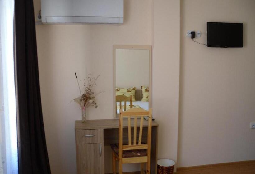 اتاق استاندارد با تراس, къща за почивка смокиня