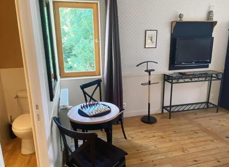 庭の見えるスタンダードトリプルルーム, Les Bergeronnettes Chambres D Hôtes Bergerac