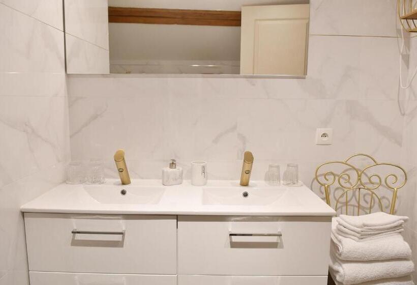 חדר לארבעה סטנדרטי עם נוף לגינה, Les Bergeronnettes   Chambres D Hôtes Bergerac